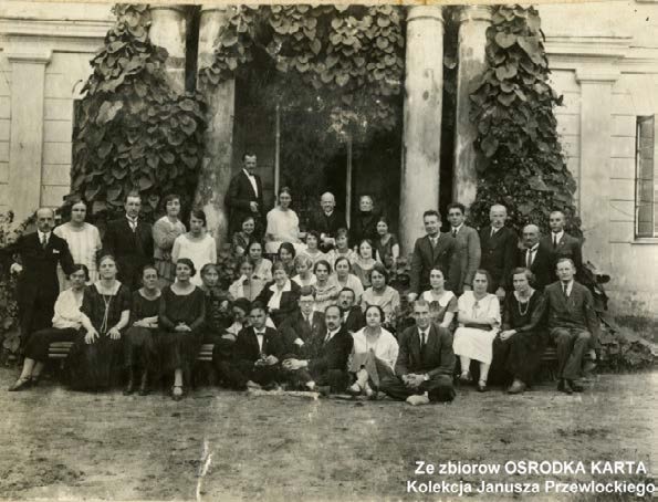 Pamiątkowe zdjęcie członków Chrześcijańskiego Związku Akademików podczas 5. Zjazdu Narodowego w Mordach, 3 lipca 1925 (fot. OK)